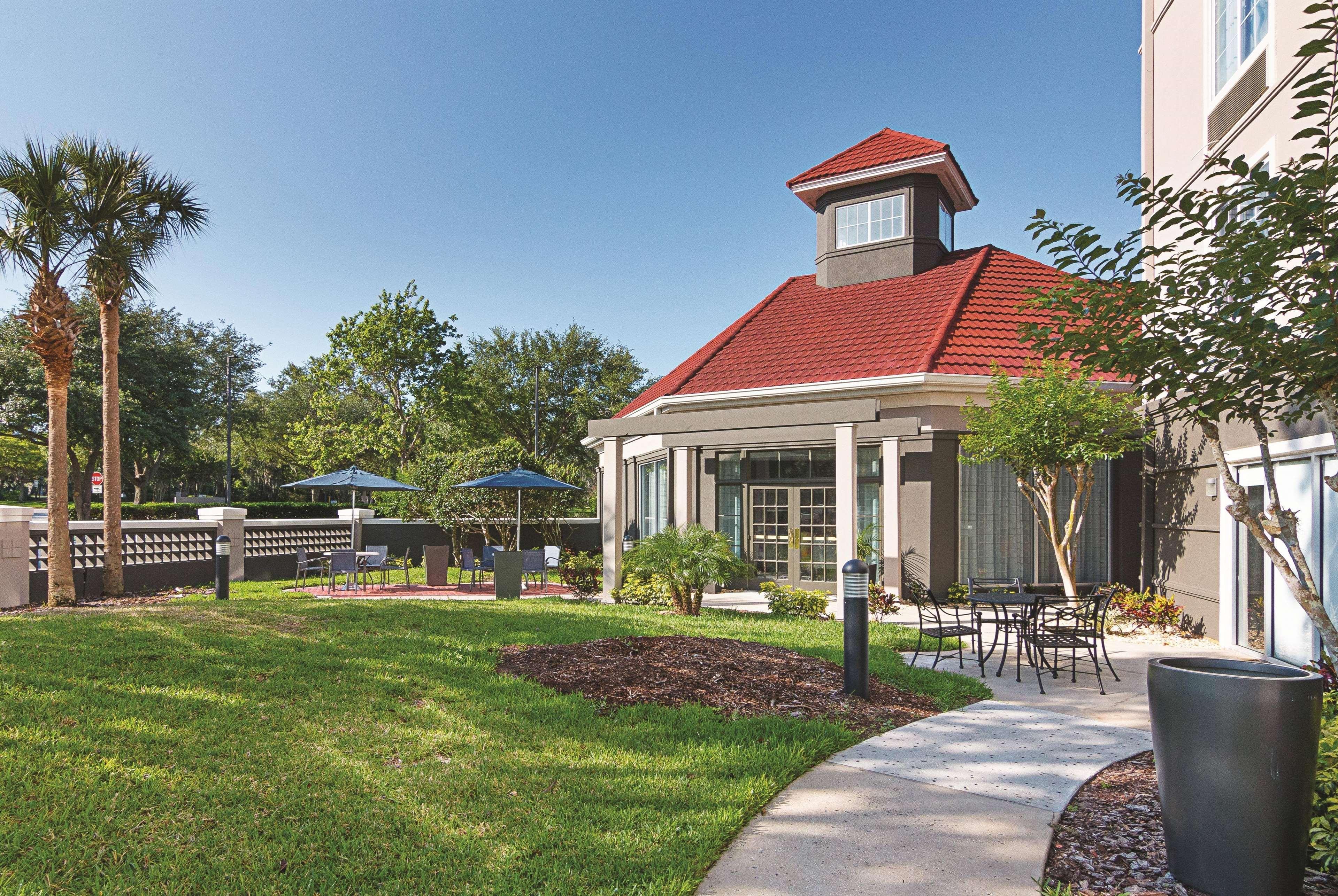 La Quinta By Wyndham Orlando Ucf Hotel Exterior photo