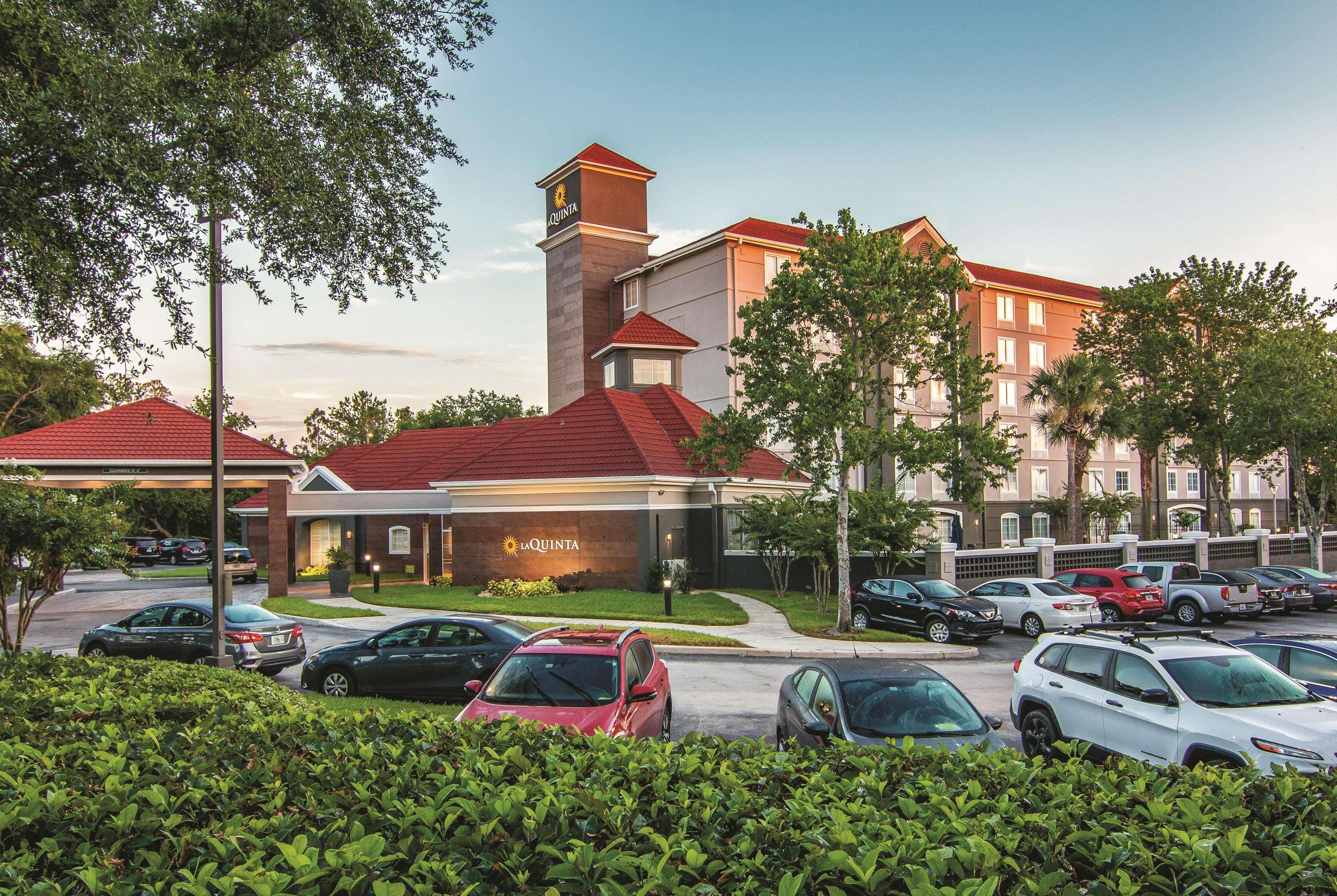 La Quinta By Wyndham Orlando Ucf Hotel Exterior photo