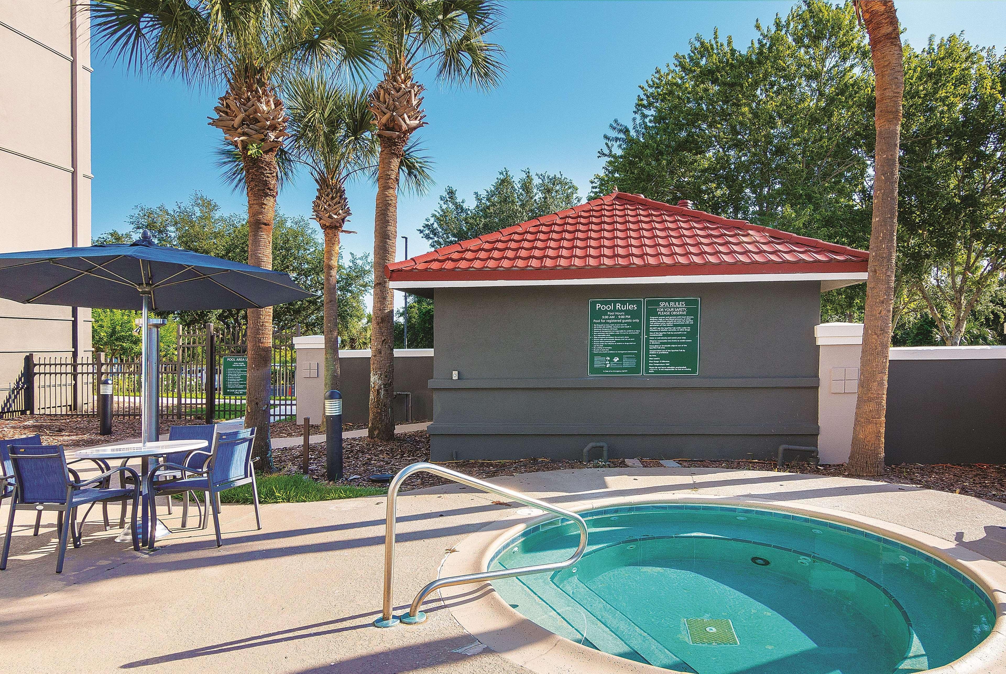 La Quinta By Wyndham Orlando Ucf Hotel Exterior photo