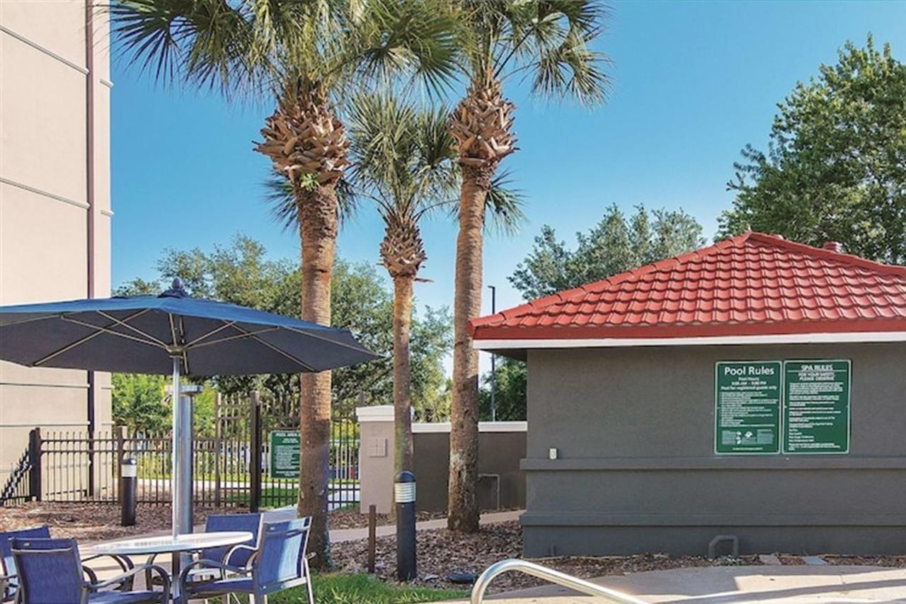 La Quinta By Wyndham Orlando Ucf Hotel Exterior photo